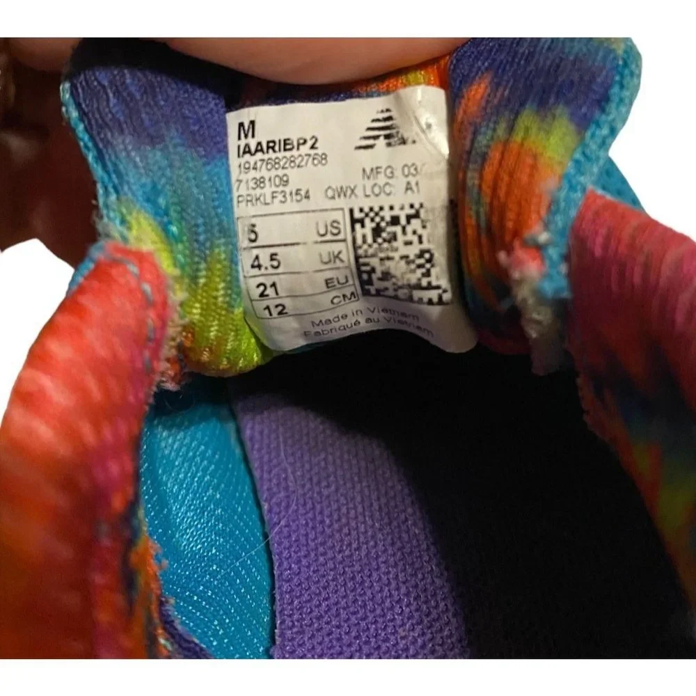 New Balance Arishi v2 Fresh Foam Sneaker Toddler Sz 5‎ Rainbow Accent